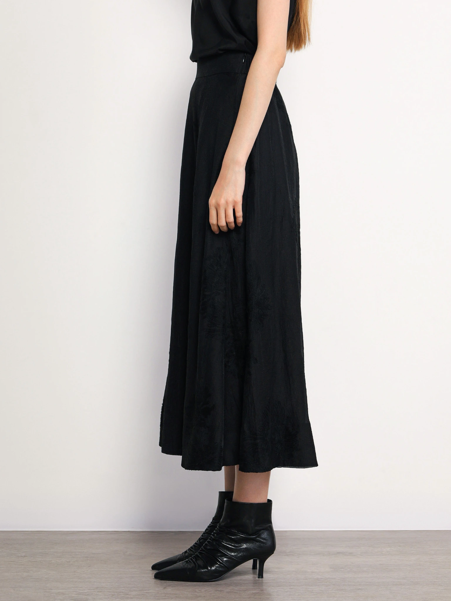 Юбка черного цвета с эластичным поясом